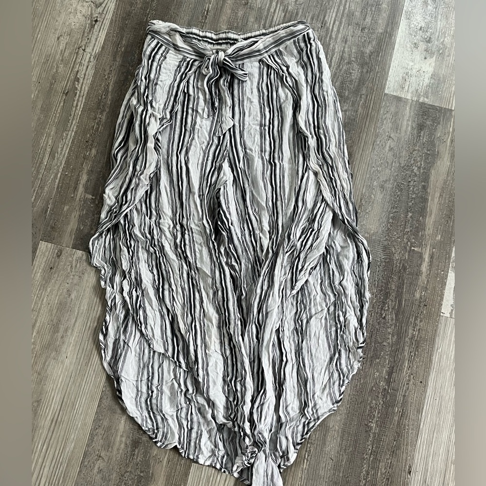 Striped linen pants with front slit
